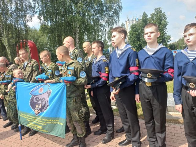 Курсанты Рыбинского речного училища имени В.И. Калашникова приняли участие в траурной церемонии.